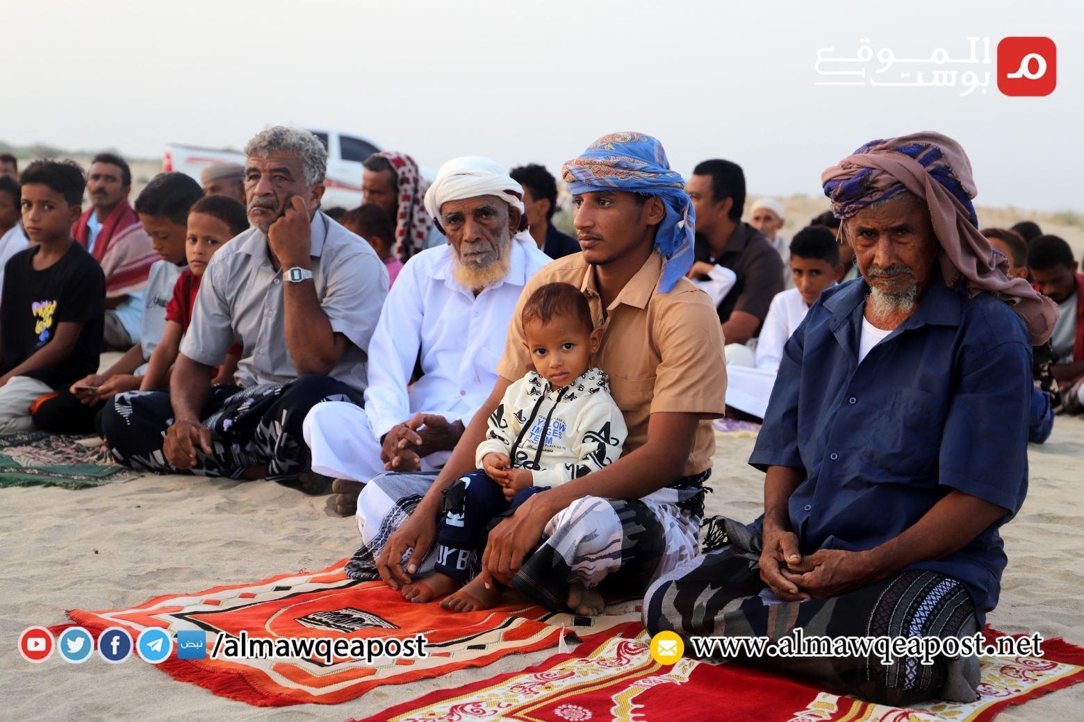 النازحون في ميدي بمحافظة حجة يؤدون صلاة عيد الأضحى في الصحراء