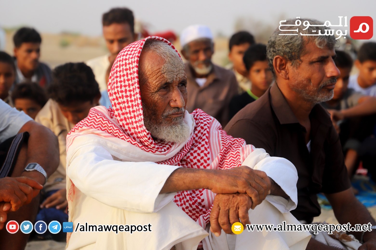 النازحون في ميدي بمحافظة حجة يؤدون صلاة عيد الأضحى في الصحراء