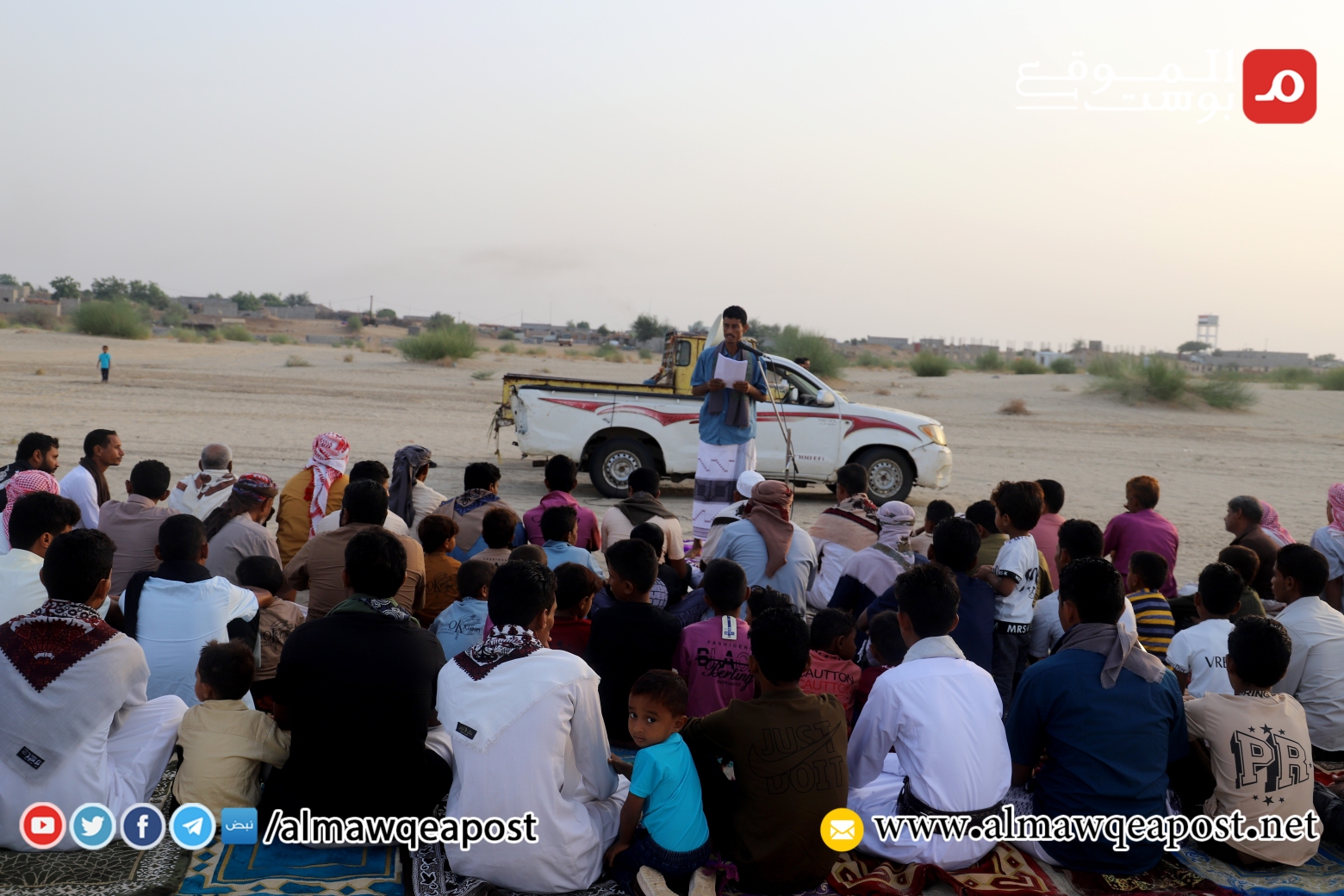 النازحون في ميدي بمحافظة حجة يؤدون صلاة عيد الأضحى في الصحراء