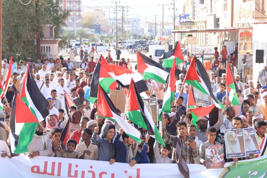 صور تظهر حشود بحضرموت تضامنا مع شعب فلسطين وتنديدا بجرائم الكياني الصهيوني