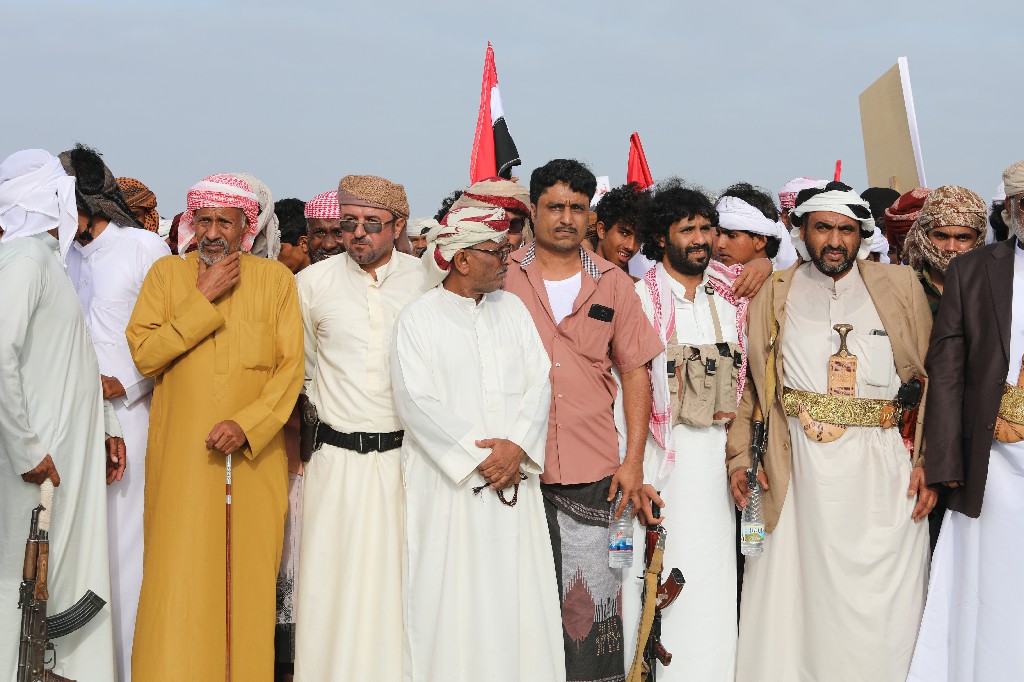 شاهد صورا من المهرجان الجماهيري بالمهرة الرافض للتواجد الأجنبي في المحافظة