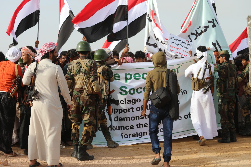 شاهد صورا من المهرجان الجماهيري بالمهرة الرافض للتواجد الأجنبي في المحافظة