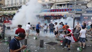 فرنسا تطرد 20 مشجعا روسيا لتورطهم في أعمال عنف