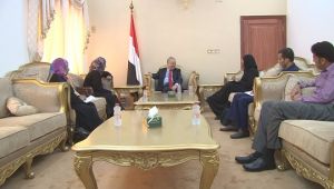 المفلحي يوجه بإعادة تفعيل دور اللجنة الوطنية للمرأة بعدن