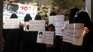 إب.. أمهات المختطفين ينددن باستمرار اعتقال أبنائهن في سجون المليشيا