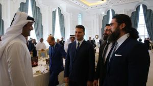 أردوغان وأمير قطر يستقبلان منتج "قيامة أرطغرل" واثنين من أبطاله