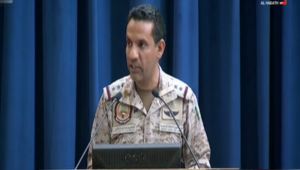 الحوثيون يستهدفون ناقلة نفط سعودية غرب ميناء الحديدة