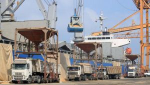 الأمم المتحدة تصعد بهدوء تفتيش سفن المساعدات لليمن