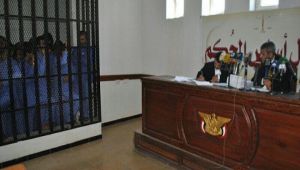 الحوثيون يحكمون بالإعدام على ثمانية مواطنين بتهمة "التخابر مع العدوان" (أسماء)