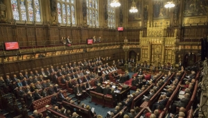 بسبب حرب اليمن.. مجلس اللوردات البريطاني يطالب بتعليق بيع السلاح للسعودية