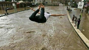 ارتفاع عدد الوفيات جراء سيول الأمطار إلى 131 شخصا في اليمن