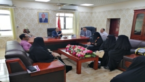 أمهات المختطفين والمخفيين تسلم وزير حقوق الإنسان قائمة بأسماء أبنائهن