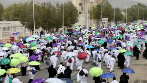 وسط إجراءات مشددة بسبب كورونا.. ضيوف الرحمن يقفون على صعيد عرفات