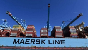 "ميرسك" و"هاباج لويد" تمددان ايقاف الشحن في البحر الأحمر