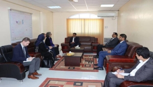 الحكومة تُبدي استعدادها توفير الوقود لمناطق الحوثيين بعد حظر استيرادها عبر ميناء الحديدة