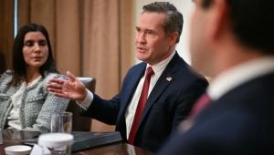 مستشار الأمن القومي والتز يعترف: أنا من أضفت صحفيًا بالخطأ لجروب سري بشأن اليمن وأتحمل مسؤولية التسريب