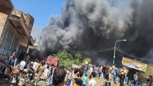 حريق هائل يلتهم سوق تجاري في إب