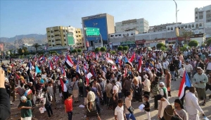 ثورة جياع في عدن تطالب بإسقاط النظام والانتقالي يواجهها بالرصاص (فيديوهات)