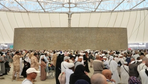 آخر أيامهم.. حجاج بيت الله الحرام يرمون الجمرات الثلاث ويؤدون طواف الوداع