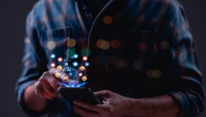 محادثة سيغنال بضرب اليمن.. الرموز التعبيرية (عضلة ذراع هيغسيث وقبضة والتز ويدا يتكوف تدعوان)