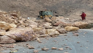 المهرة.. فتح طريق "نشطون ـ الأنفاق" بعد انهيار صخري أدى لإغلاق الخط الرئيسي