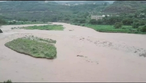 سيول الأمطار تجرف امرأة في إب