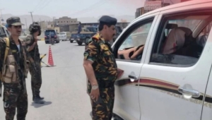 شبوة.. الشرطة تبدأ تنفيذ قرار منع دخول السلاح إلى مدينة عتق لتعزيز الأمن والاستقرار