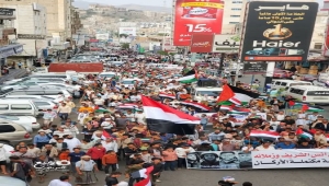 تعز.. مسيرة حاشدة تضامنًا مع غزة وتنديدًا بجرائم المجاعة واستهداف الصحفيين
