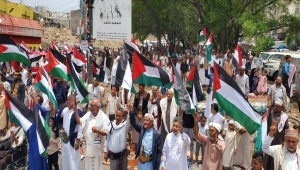 تعز.. وقفة احتجاجية تنديدًا بجرائم الابادة في غزة واستمرار الصمت العربي