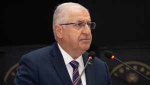 وزير الدفاع التركي: لن نسمح لأي تنظيم إرهابي أن يتجذر بأراضي جيراننا