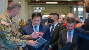 سفير أمريكا لدى اليمن يرافق وزير الخارجية الأمريكي في زيارة لإسرائيل