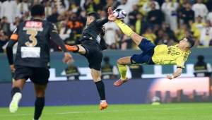 النصر يحافظ على صدارة الدوري السعودي بفوزه على الخليج برباعية