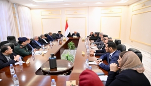 الحكومة اليمنية تعتبر قرارات العليمي ضرورة وطنية لمواجهة التمرد