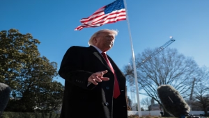 ترامب يحث الإيرانيين على مواصلة الاحتجاجات ويقول "المساعدة آتية"