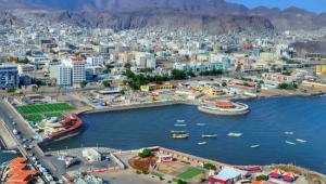 إغلاق شوارع وتصعيد ميداني في عدن قبيل وصول أعضاء في الحكومة