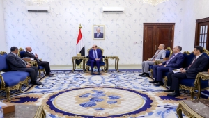 رئيس الوزراء يوجه بالبدء بتسليم مرتبات موظفي الدولة عقب الإعلان عن دعم سعودي جديد