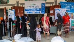 خفض المساعدات الدولية يشعل أزمة اليمن من جديد.. تقرير يحذر من كارثة إنسانية أعمق في 2026