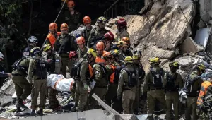 انتشال 4 قتلى إسرائيليين من أنقاض مبنى بحيفا دمره صاروخ إيراني