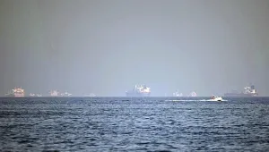 تعليق عبور ناقلات النفط من مضيق هرمز