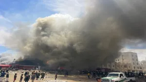 اندلاع حريق هائل في مصنع إسفنج جنوب العاصمة اليمنية صنعاء
