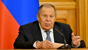 وزير الخارجية الروسي يبحث مع نظيره السعودي التطورات بمضيق هرمز