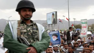 كيف يمكن مواجهة الحوثيين دون تقويتهم؟ استراتيجية تكشف أخطاء الحل العسكري في اليمن (ترجمة خاصة)