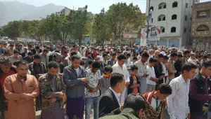 وقفة احتجاجية حاشدة في تعز للمطالبة بالغاز والماء والكهرباء ودعم الجيش