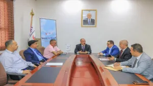 وزير النقل يبحث مع قيادة "اليمنية" خطط تعزيز استقرار التشغيل