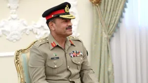 سبقه وزير الداخلية.. قائد الجيش الباكستاني يتوجه إلى إيران