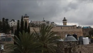حماس: إغلاق إسرائيل للمسجد الإبراهيمي انتهاك لحرية العبادة