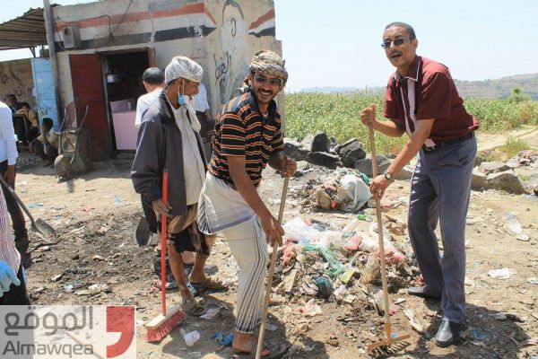 حملة نظافة في مدينة التربة تمهيدا لإعلانها مركزا إغاثيا لمحافظة تعز