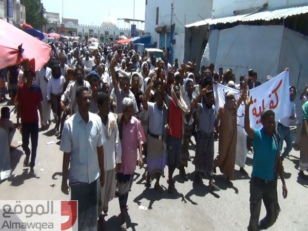 ابين: مظاهرة شعبية تطالب بخروج القاعدة (صور)