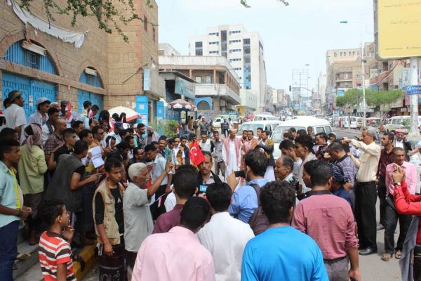 شباب تعز يباركون انتصار الشعب التركي على الانقلابيين ويجددون التأكيد على خيار المقاومة الشعبية (صور)