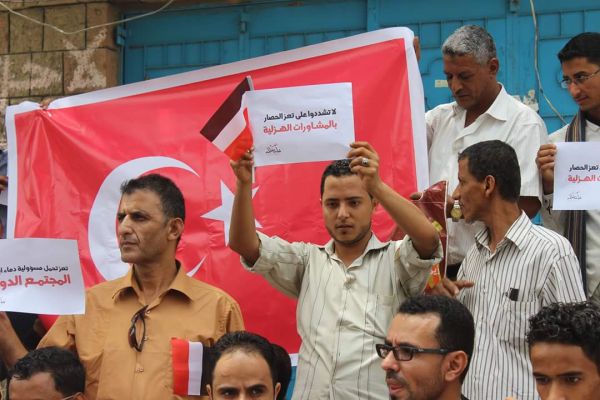 شباب تعز يباركون انتصار الشعب التركي على الانقلابيين ويجددون التأكيد على خيار المقاومة الشعبية (صور)